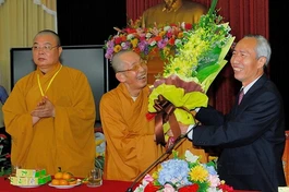 Chư tôn đức HĐCM, HĐTS chào lãnh đạo Nhà nước
